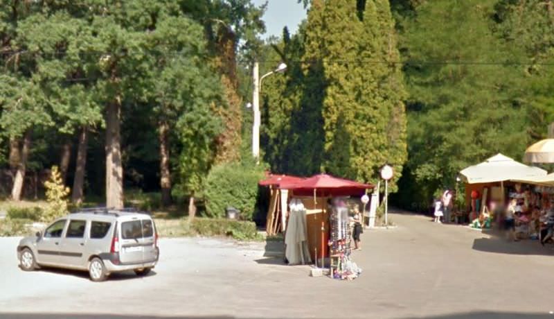 spaţiile comerciale de la intrarea în zoo sibiu s-au ocupat. ce găsim de cumpărat acolo!