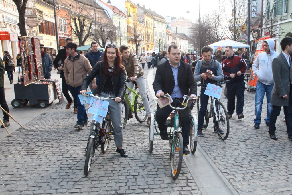 foto - mărțișoare speciale în sibiu. book bike – ediția de mărțișor!