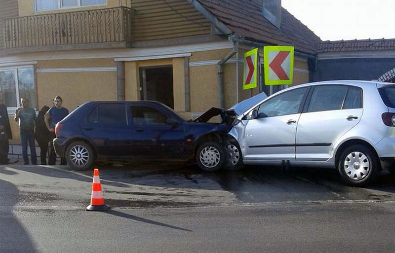 foto - accident pe dn1 produs de un șofer beat care a mai făcut aseară un accident în sibiu. cinci persoane rănite!