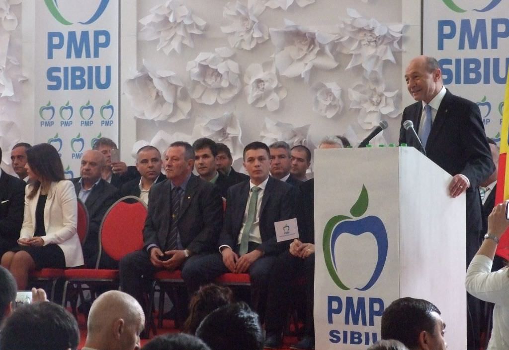 video – foto băsescu primit cu pâine și sare la lansarea candidaților pmp de la sibiu. surpriză pentru candidatul la primăria sibiu!