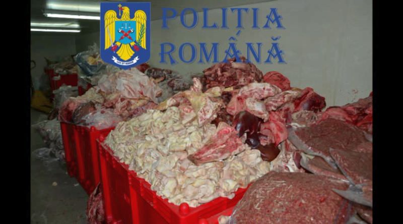 foto – zeci de mii de kilograme de carne depozitate în condiții infecte într-un abator din sibiu. nici nu existau în acte!