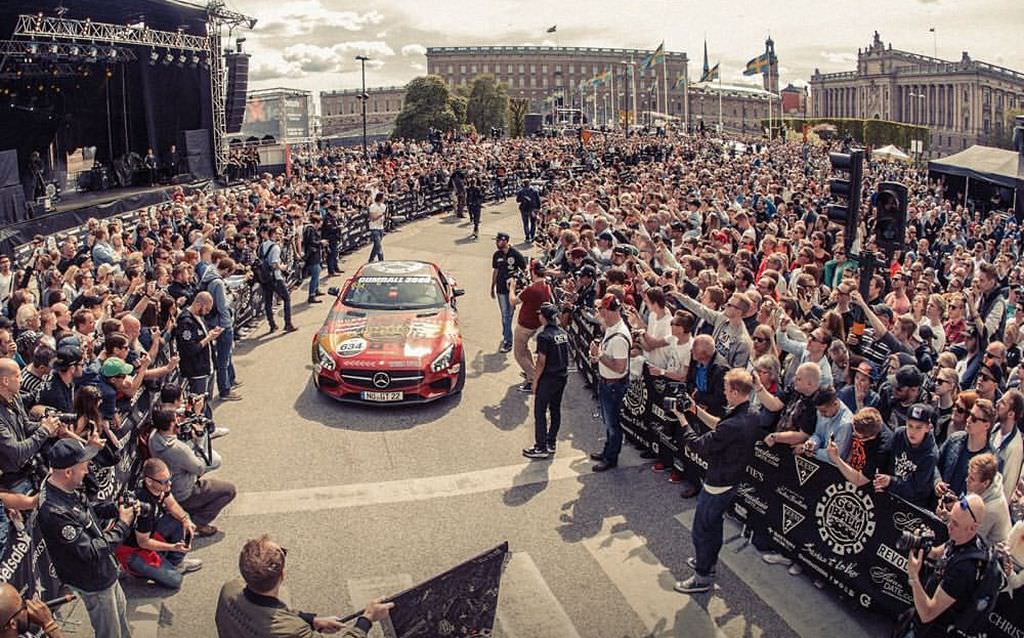 video foto cele mai scumpe mașini din lume și vedete precum david coulthard și jean alesi, parchează în centrul sibiului!