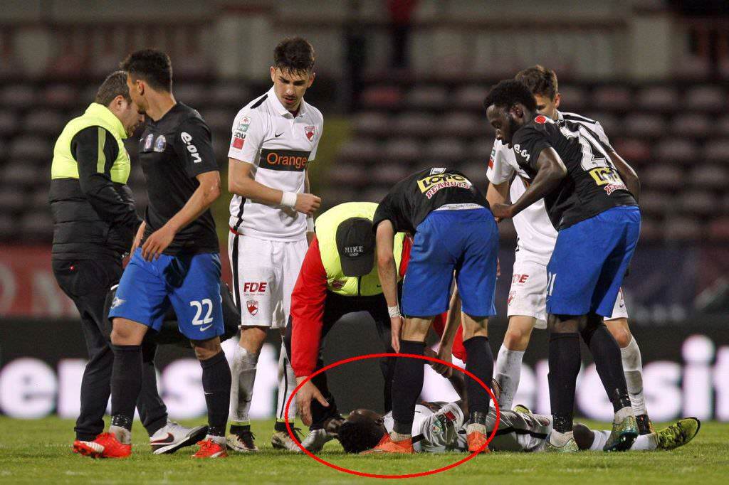 Tragedie în fotbal. Un jucător dinamovist a murit pe teren!