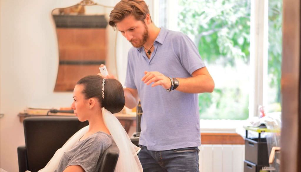 vrei să lucrezi ca stilist în cel mai ”trendy” salon din sibiu? se fac angajări!