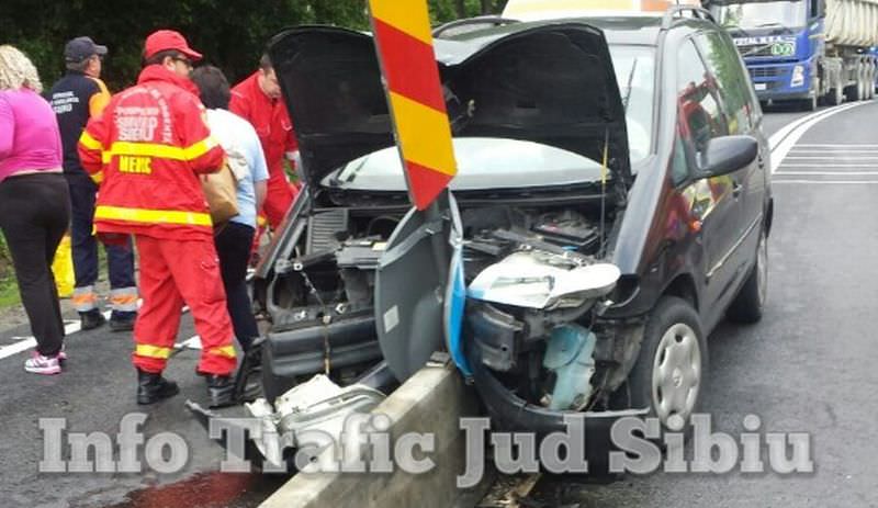 update foto - accident grav pe dn1 la bradu. trei femei rănite din care una e inconștientă! s-a reluat traficul în zonă!