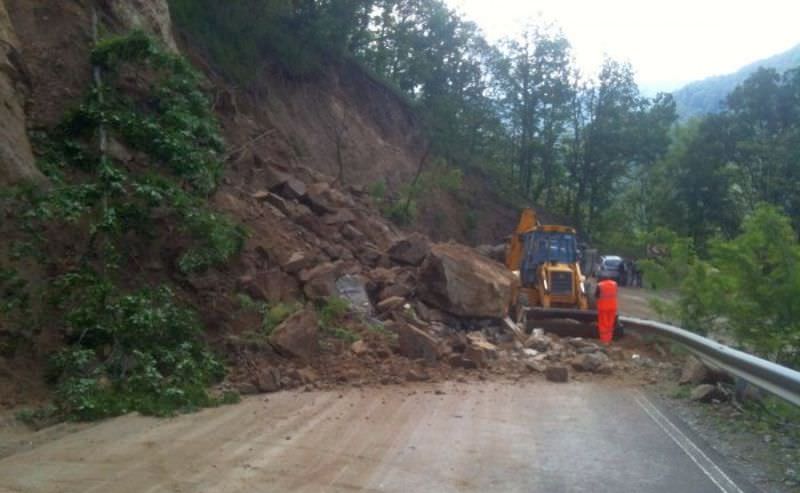 drumul jina – șugag blocat de aluviuni. acces restricționat temporar către transalpina!