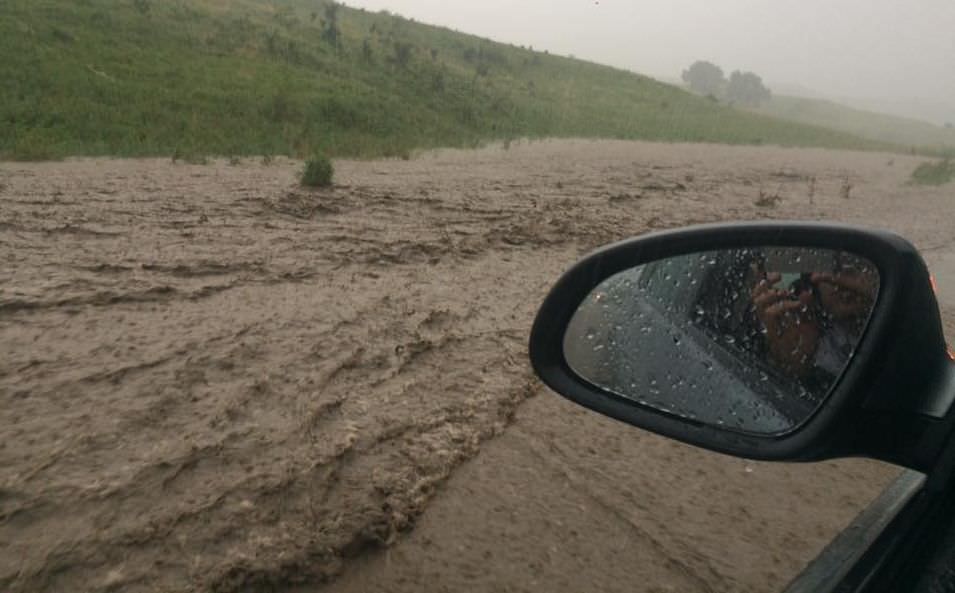 update foto – drum blocat de aluviuni între mediaș și târnăveni. inundații la mediaș și alte cinci localități!