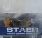 alarmă la pompieri: incendiu la un magazinul de mobilă staer din șelimbăr video/foto