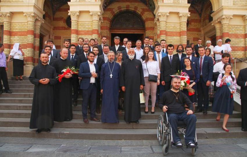 foto - o nouă promoție a absolvit facultatea de teologie din sibiu. emoții pentru viitorii preoți!