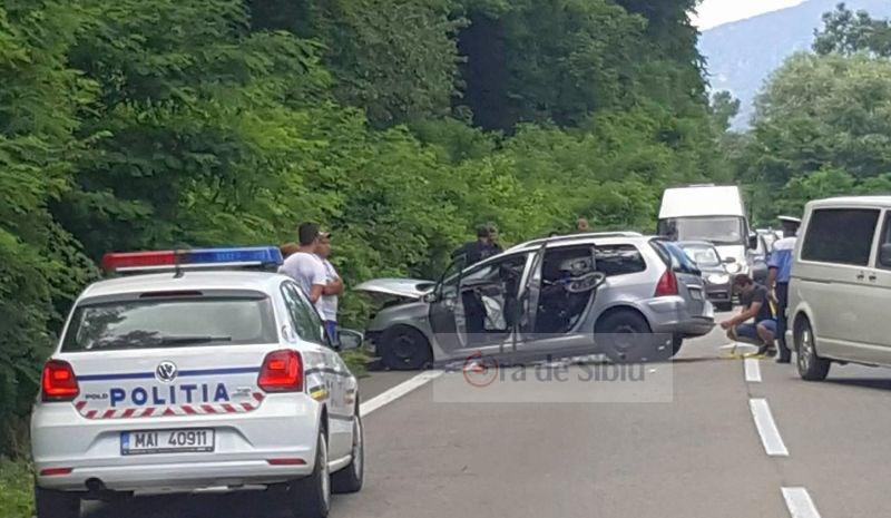 video foto accident pe dn7 între vâlcea și sibiu. trafic îngreunat pe valea oltului