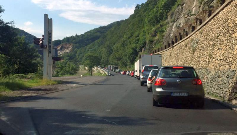 se circulă greoi pe valea oltului. trei zone în care traficul e ”gâtuit” între sibiu – rm. vâlcea - pitești