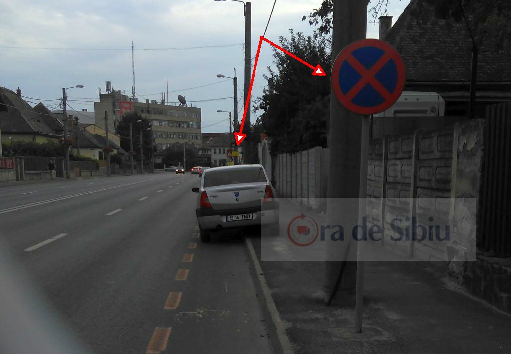 foto – biciclist apostrofat de polițiștii locali la sibiu. nu s-a dat jos de pe bicicletă să ocolească mașina spp-iștilor ce păzesc casa lui iohannis