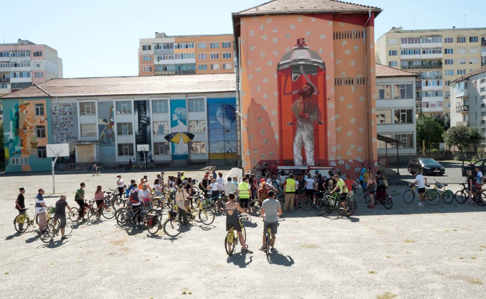 foto - turul de street art de la sibiu îmbogățit cu aproape 1.000 de metri pătrați de artă stradală