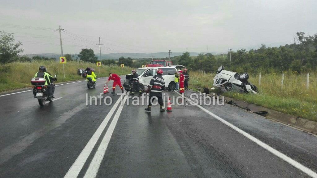 update foto - accident foarte grav pe dn1 la săliște. patru mașini implicate și o persoană decedată