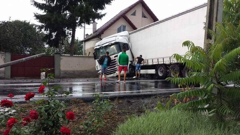 udpate foto – accident pe dn1 la miercurea sibiului. traficul s-a reluat în zona afectată