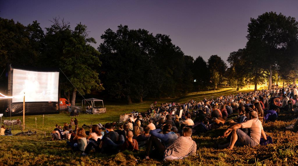 începe cel mai fain eveniment organizat în parcul sub arini. sunt filme de top în program