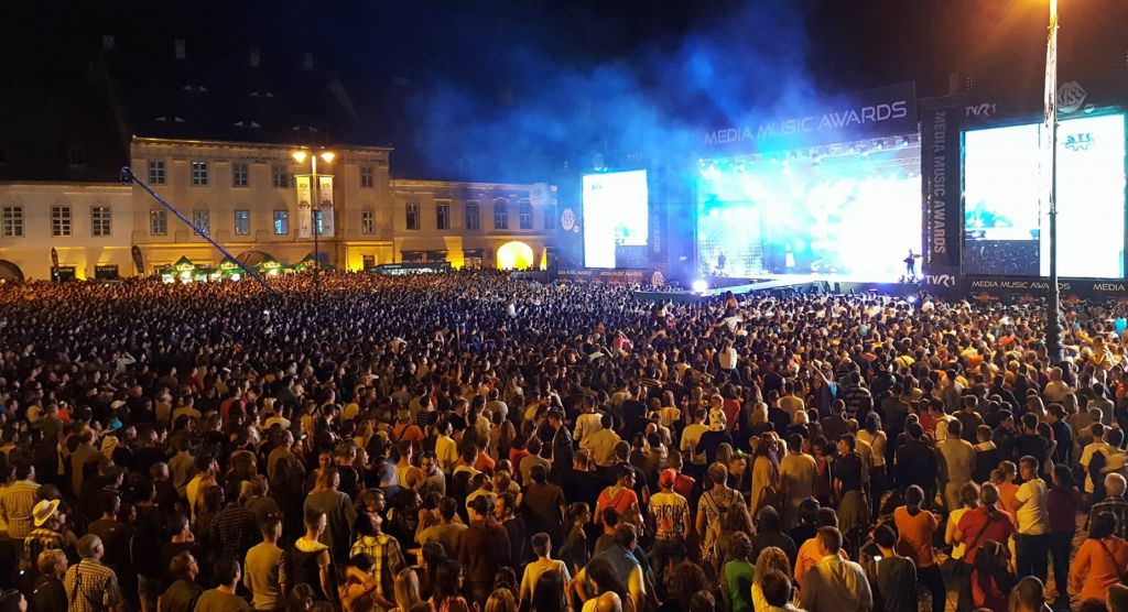 video foto imagini de la probabil cea mai frumoasă ediție media music awards. super atmosferă în piața mare