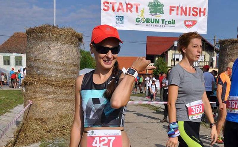 atleta sibiancă daniela cârlan atacată de un roi de viespi de pădure. clipe de coșmar pentru maratonistă