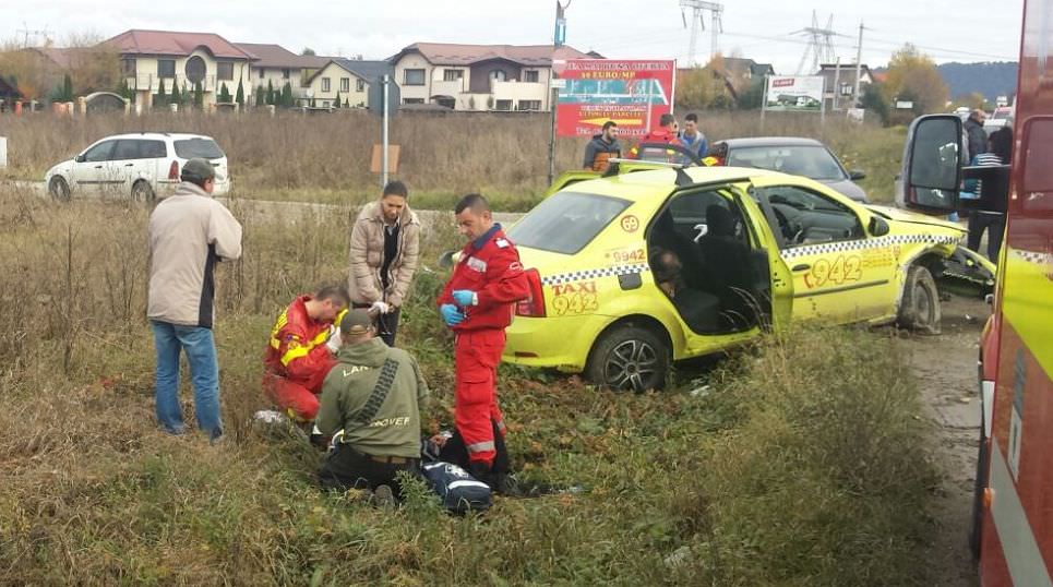 update video foto accident grav cu cinci răniți în apropiere de brașov. un taxi de la 942 din sibiu implicat