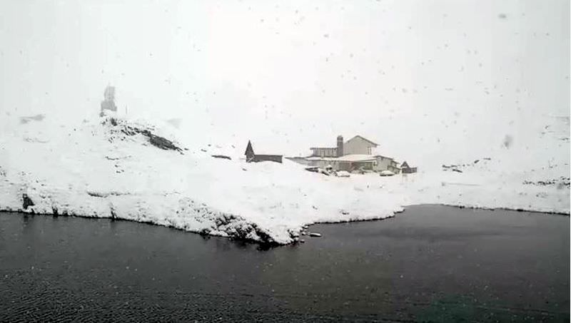 video – ninge tare pe transfăgărășan. imagini live de la bâlea lac