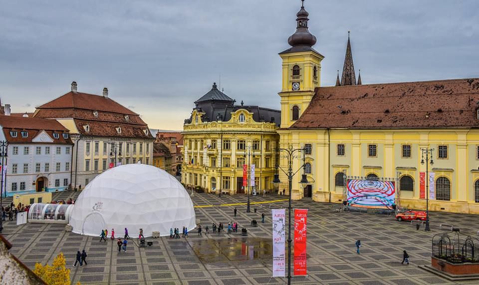 ziua a ii-a la astra film festival: evenimente cinematografice de top, muzică live și o întâlnire cu cristi puiu