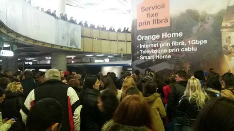 foto - panică la metrou în bucurești. trei femei au leșinat în decurs de câteva minute