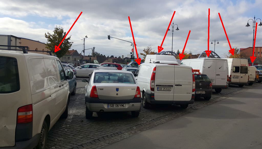 foto - primăria contrazice piețarii de la piața cibin. nu au voie să își parcheze microbuzele în parcarea pim