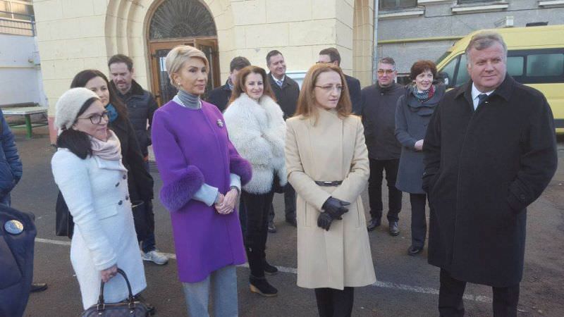 video foto - președintele consiliului judeţean sibiu, daniela cîmpean a votat dis de dimineață. declarații la ieșirea de la urne