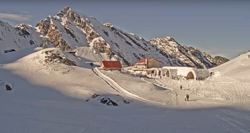 video – foto aglomerație în târgul de crăciun, la patinoar, dar și în bâlea lac și la arena platoș. mai puțin la urne