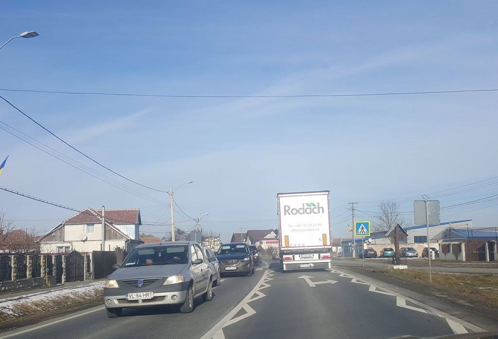 video foto trafic aglomerat pe valea oltului pe sensul spre vâlcea. se circulă bară la bară