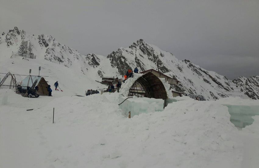 foto - hotelul de gheaţă construit în condiţii extreme la bâlea lac. e deja rezervat de sărbători