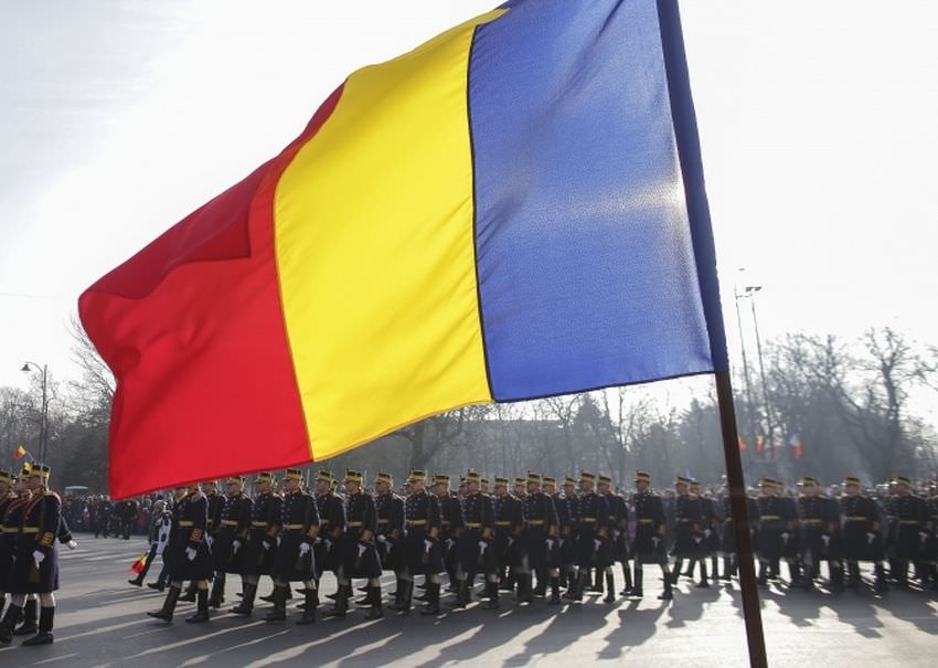 video live – super paradă militară în bucurești. defilează și studenții de la academia forțelor terestre din sibiu