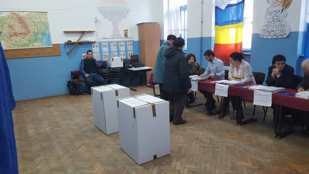 alegeri parlamentare 2016 – prezența la vot la ora 9.00. puțin peste 2,5 la sută din români au votat. cifrele de la sibiu