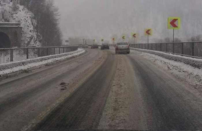 VIDEO FOTO Alertă! Trafic de coşmar pe Valea Oltului. Vizibilitate redusă sub 25 de metri