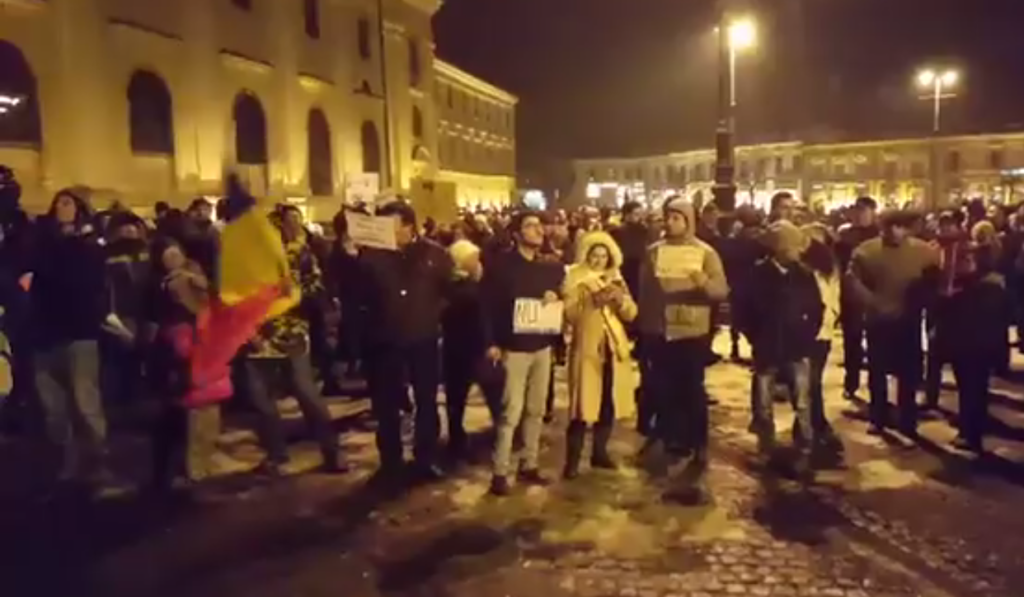 update live video – peste 3000 de sibieni protestează după ce guvernul a adoptat legea grațierii. actualizare în timp real!