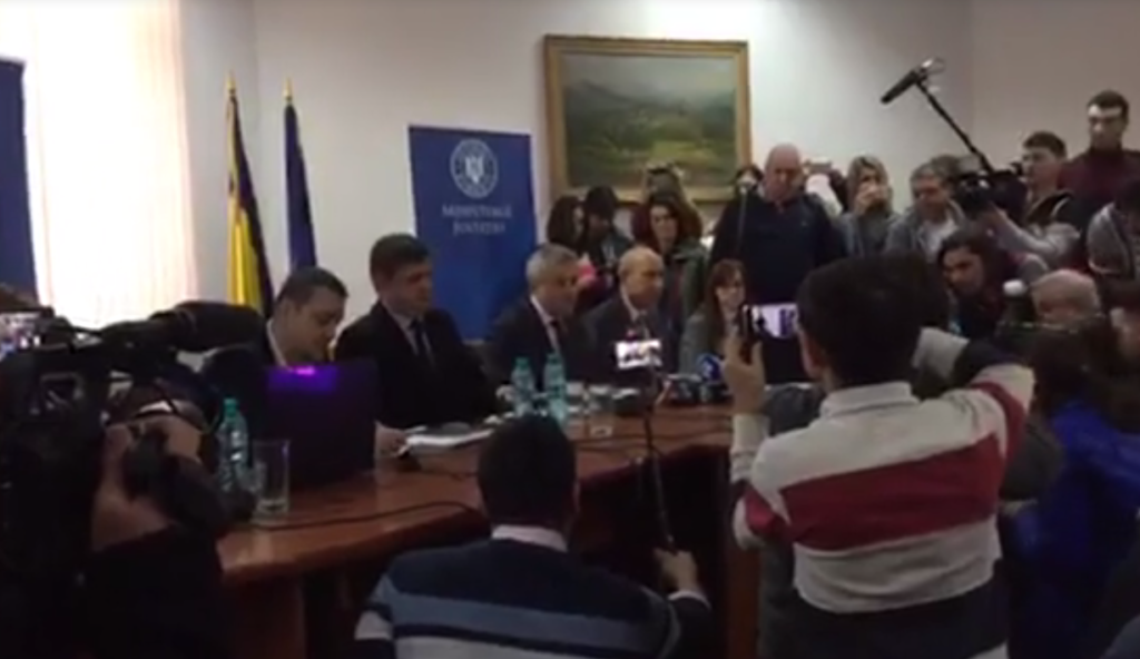 live video de la dezbaterea publică privind modificarea codului penal prin legile grațierii și amnistiei