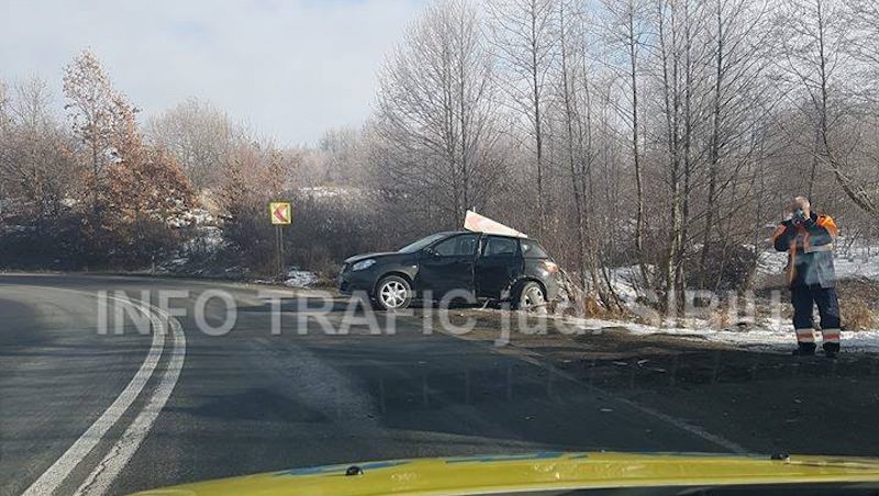 foto – accident pe dn1 în hula bradului. două mașini implicate