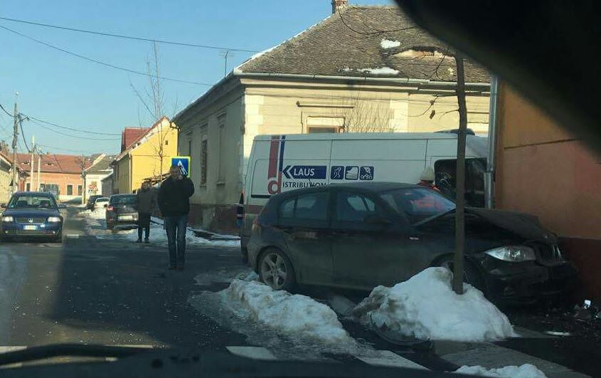 foto-accident cu doi răniți pe strada tudor vladimirescu din sibiu