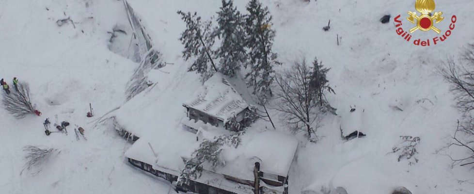 Hotel de lux lovit de o avalanșă în Italia. Echipele de salvare anunță că sunt mulți morți