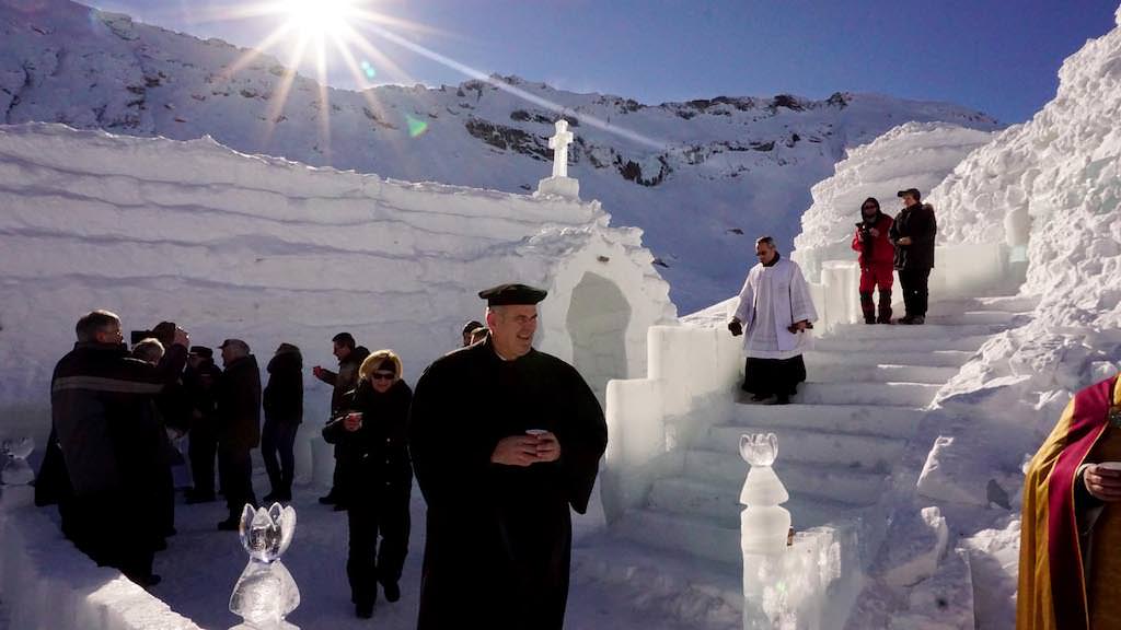 foto - biserica de gheață a atras peste 1.300 de turiști weekendul trecut la bâlea lac