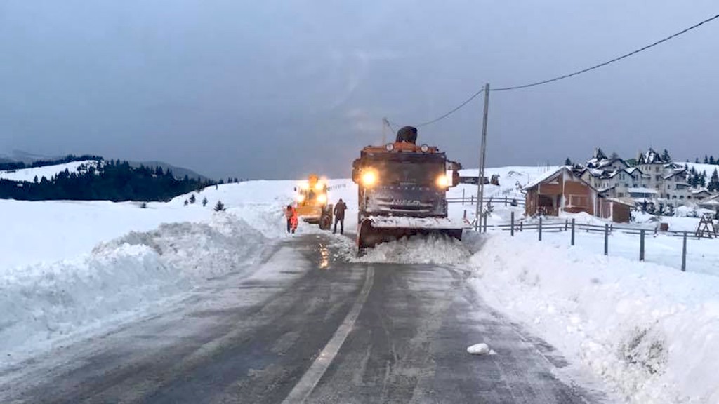 se circulă în condiții de iarnă în județul sibiu. nu sunt drumuri blocate