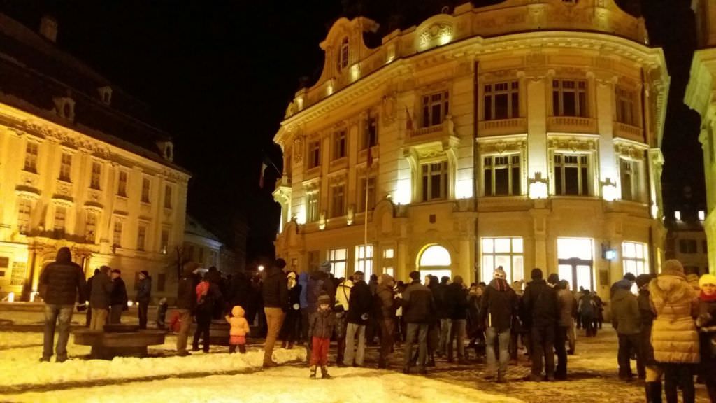 protestele împotriva legii grațierii contiună la sibiu. joi și duminică în piața mare