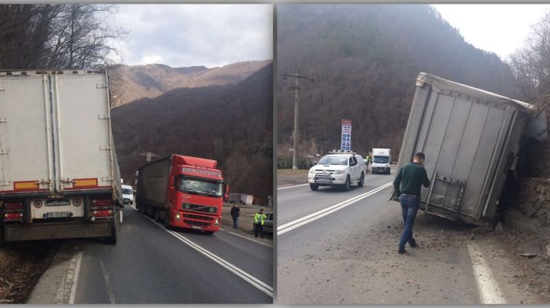 video foto - un tir s-a rupt în două pe valea oltului în zona viaductului lotrișor