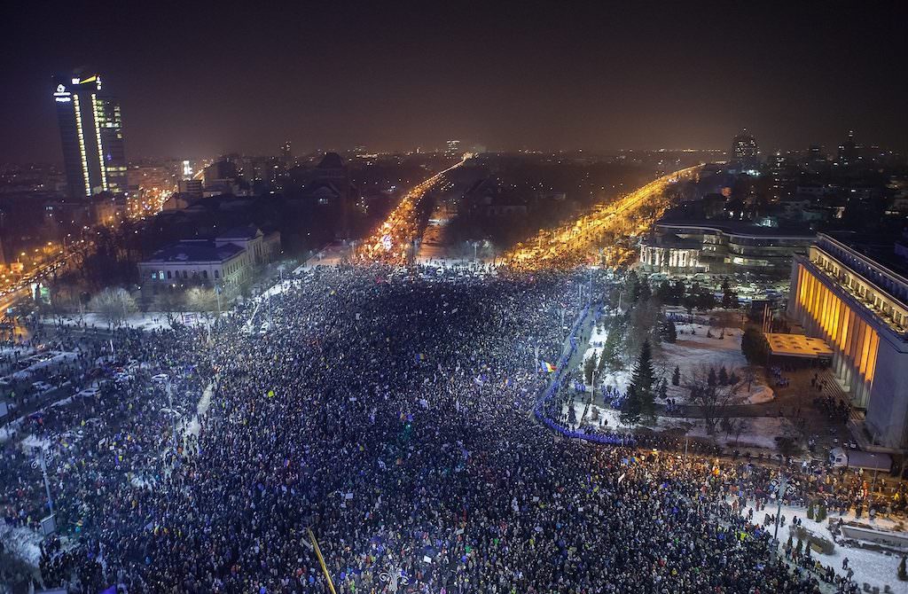 imagini live- a cincea zi de proteste. 160.000 de oameni în faţa guvernului