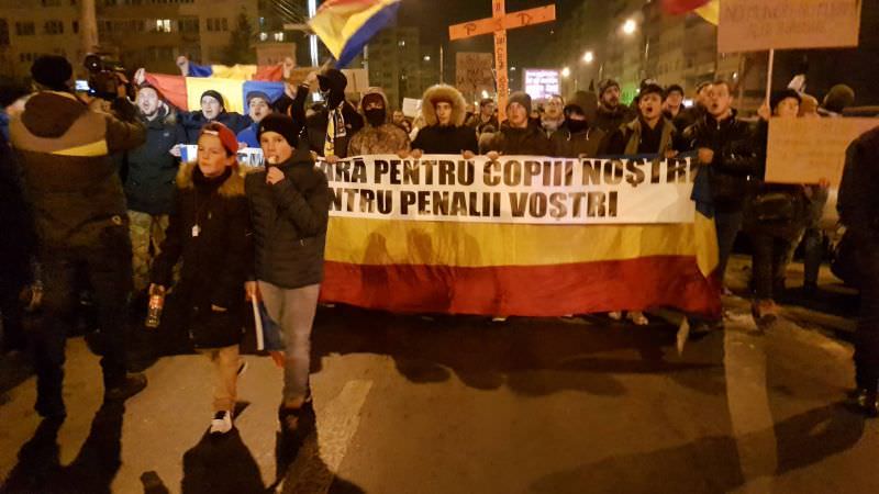 video live protest sibiu a treia zi de proteste. peste 130.000 de oameni au ieşit în stradă. la sibiu sunt aproximativ 20.000 de protestatari