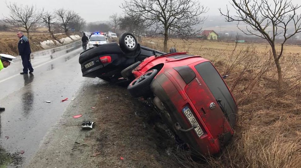 update foto - accident cu cinci răniți și două mașini răsturnate în dealul dăii. vinovat un șofer din iacobeni