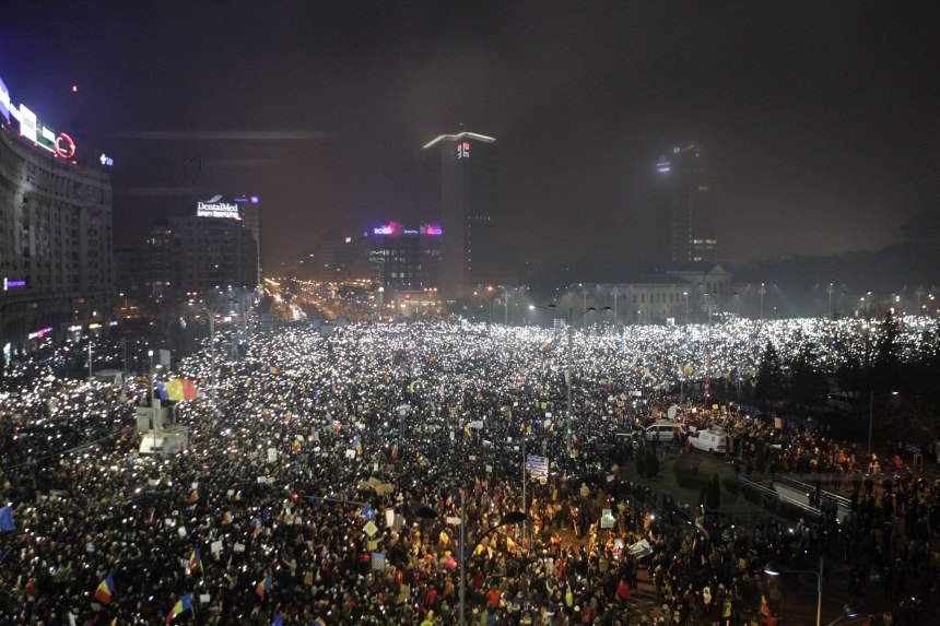 update video live – peste 300.000 de oameni în stradă la bucurești. jumătate de milion în toată țara. 40.000 la sibiu