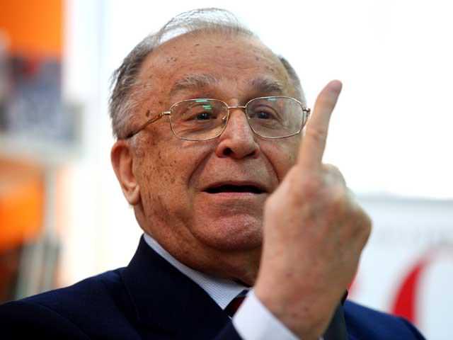 Ion Iliescu internat în spital din cauza febrei - Fostul președinte are 89 de ani