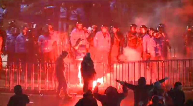 live video - incindente la protestul din bucurești. jandarmii au ripostat cu gaze lacrimogene