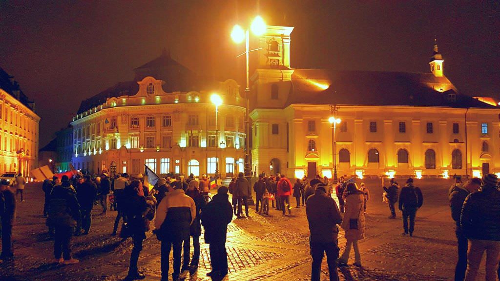 video - aproape 100 de sibieni în stradă în cea de a 16-a zi de proteste